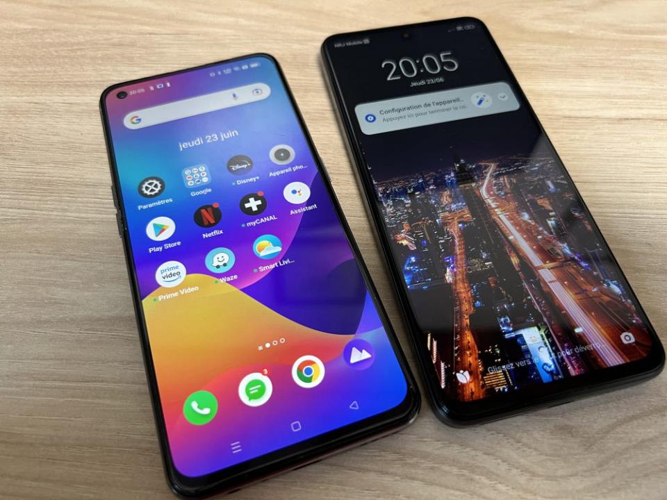 L'écran LCD du X4 n'est pas Amoled comme le Realme GT à gauche miais pour autant il se défend