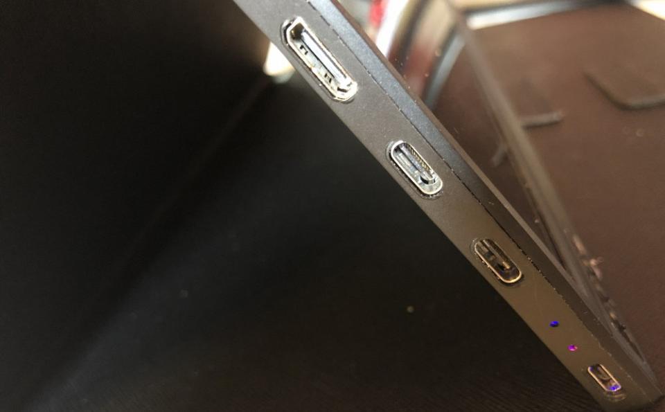 Les deux USB-C se ressemblent trop