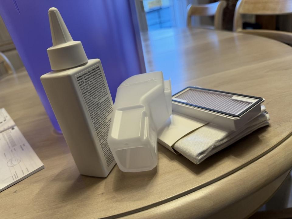 Du détergent en bouteille est offert