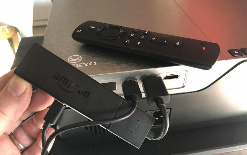 Un FireTV Stick complète parfaitement ce projecteur