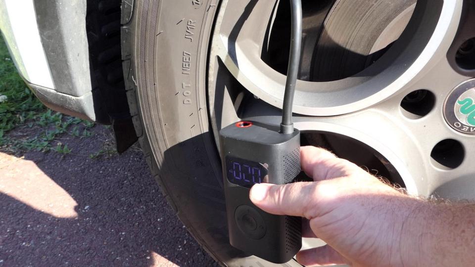 Test Mini compresseur gonfleur XIAOMI autonome. Vos pneus Auto, vélo, moto toujours à la bonne pression