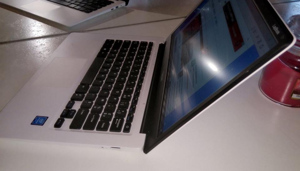 Test CHUWI LapBook 14,1 pouces, un premier PC portable Chinois Celeron N3450