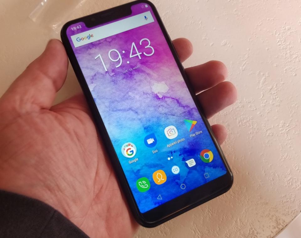 Test smartphone Oukitel U18, une copie chinoise d'iPhone X