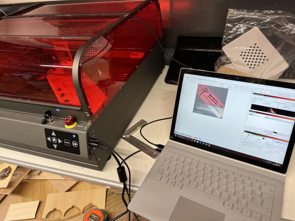 Test Creality Falcon2 PRO 22 watts, gravure & découpe au top pour tous