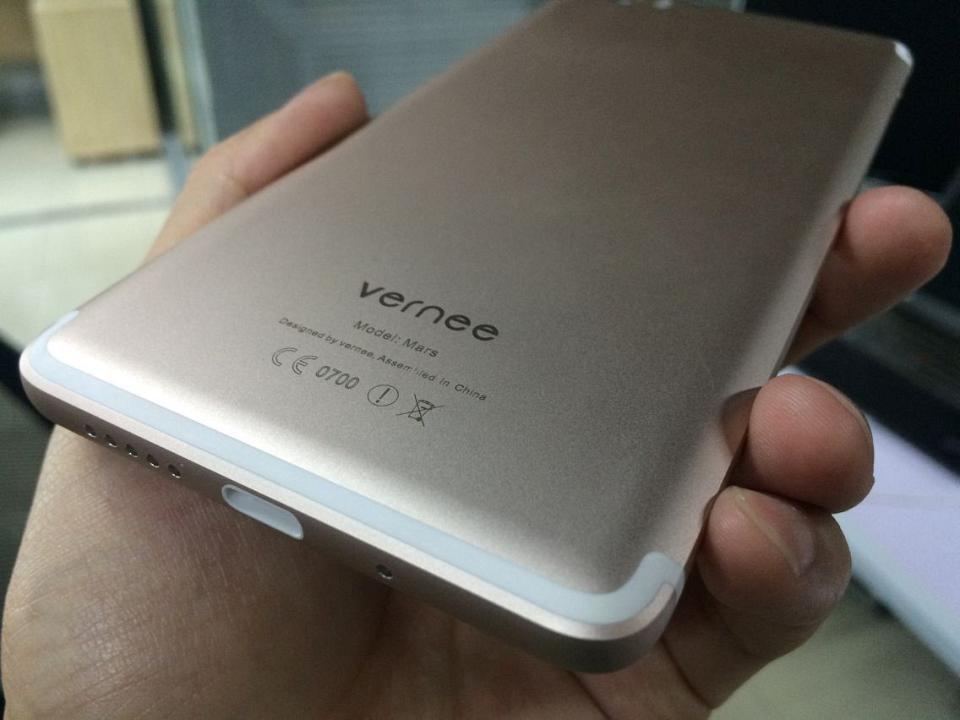  Smartphone Vernee Mars, les premières photos officielles finition et antenne Arc