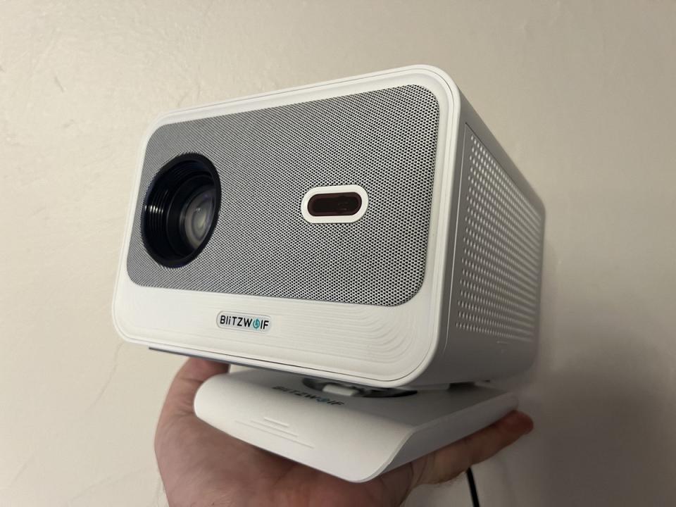 Test Blitzwolf BW-V3 Max, un video projecteur smart à moins de 100€ ça se tente ? 
