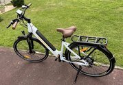 Le très beau vélo électrique ELEGLIDE T1 step thru à (…) à la une