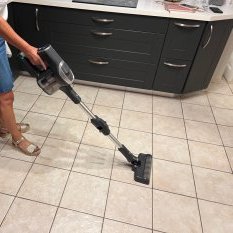 Test JV9 Pro Aqua, le nouvel aspirateur balai brosse (...)