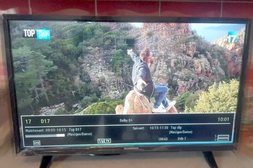 Test TV Low Cost Techwood TKF322016B 32 pouces (...)