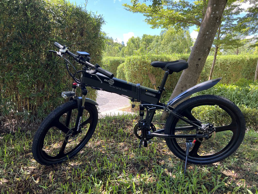 Le VTT electrique Bezior X500 Pro, roues 26 pouces, pliant, 500 watts à 899,99€