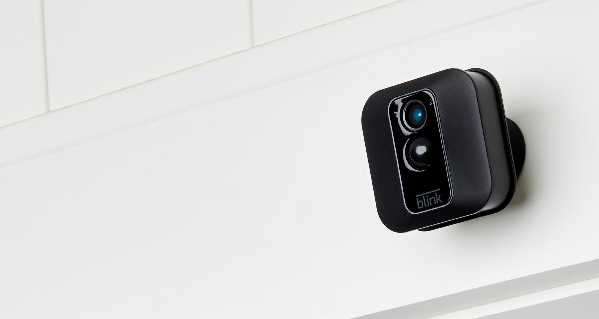 BLINK XT2, la caméra de surveillance autonome made in Amazon avec un Echo Dot Offert à 89€90