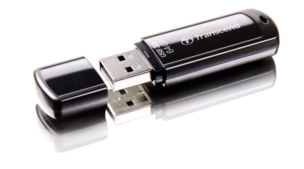 Transcend Clé USB Jet Flash 3.0 JF700 64 Go 24€90 livrée. 