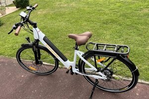 Le très beau vélo électrique ELEGLIDE T1 step thru à (…)