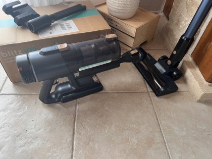 Test du Vactidy Blitz V12, un aspirateur balai économique qui tient la route