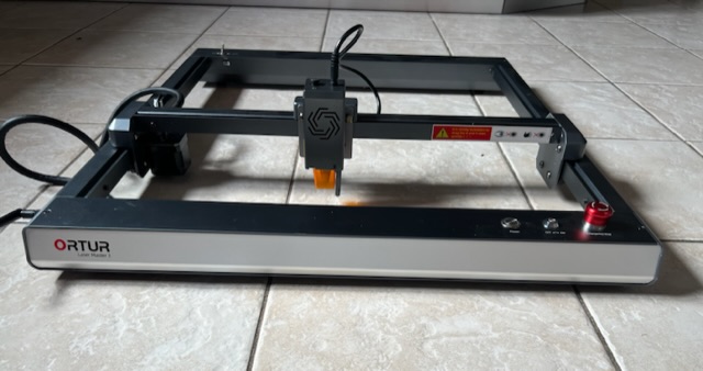 La graveuse Laser Ortur Laser Master 3 10 W avec nid d'abeille en cadeau à 369€ Stock EU