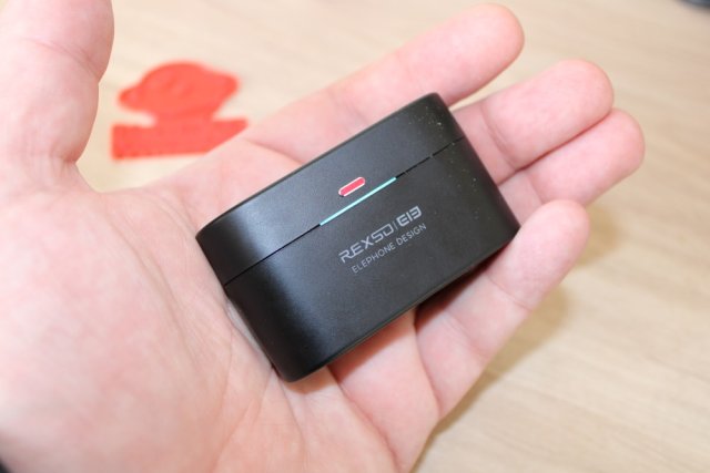 La boite de charge/rangement des Elepods X