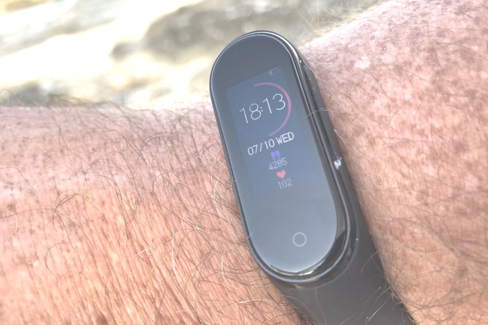Xiaomi MI BAND 4, le best seller des bracelets d'activité version locale 22€25 Stock Europe